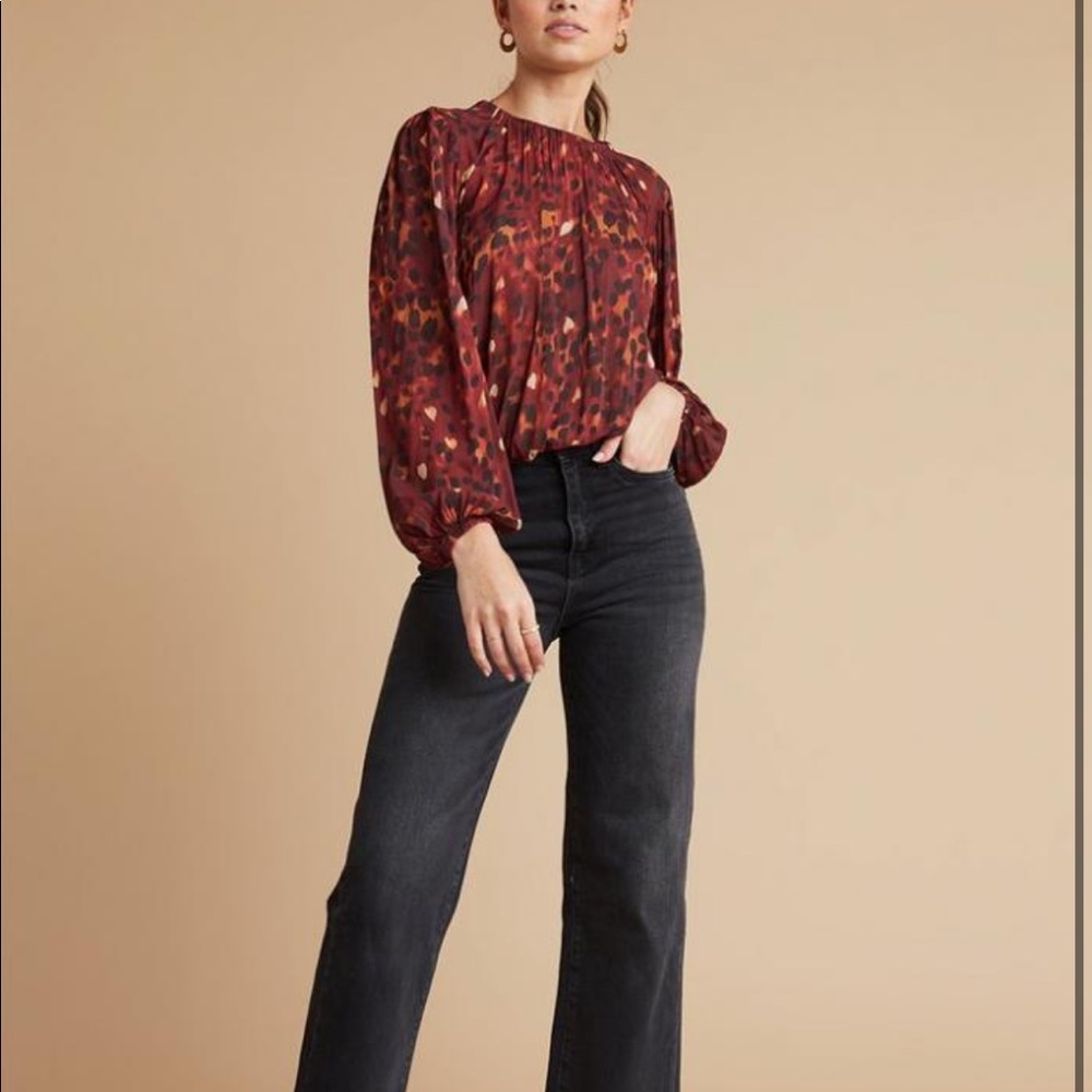 Bella Dahl top **model shows fit see pics for actual pattern